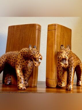 Vintage Hand Carved Kenyan Wood Leopard / Cheetah Bookends 7.5"x6.5" African Art